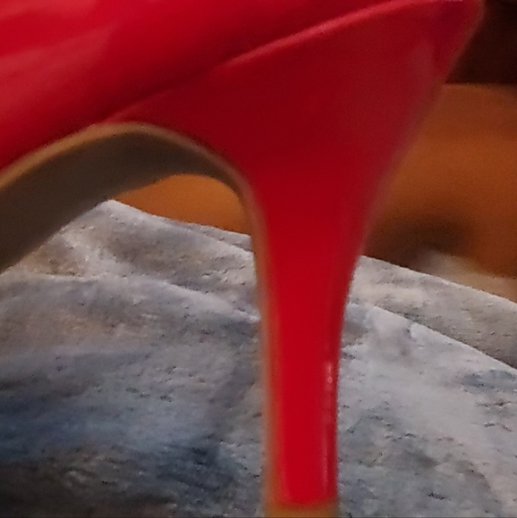 Red open toe pumps with box.  Worn once to a wedding. - Picture 7 of 11